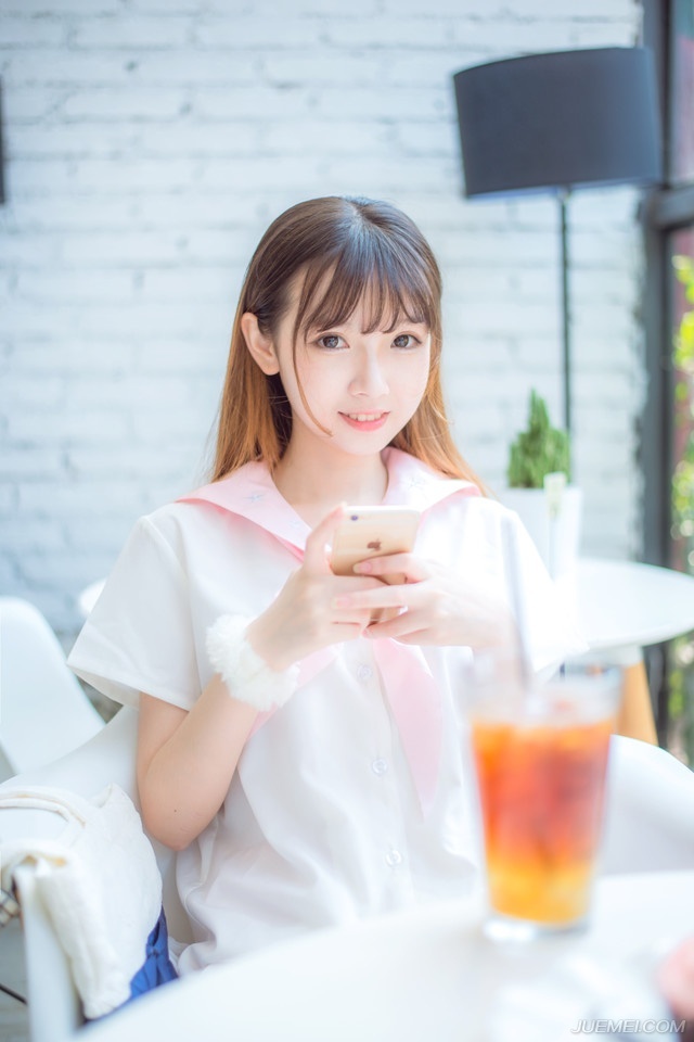 你是我今生渡不过的劫，多看一眼就心软，拥抱一下就沦陷。